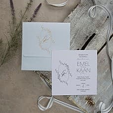 Çiçek Monogramlı Yaldızlı Davetiye Çiçek Monogramlı Yaldızlı Davetiye