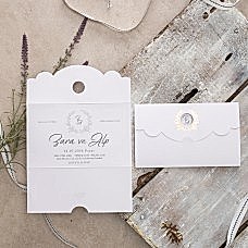 Çiçek Monogramlı Katlamalı Davetiye Çiçek Monogramlı Katlamalı Davetiye