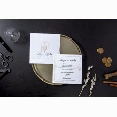 Çiçek Monogramlı Kare Davetiye Çiçek Monogramlı Kare Davetiye