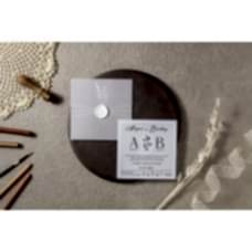 Monogramlı Mühürlü Kare Davetiye Monogramlı Mühürlü Kare Davetiye