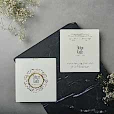 Altın Monogramlı Kare Davetiye Altın Monogramlı Kare Davetiye